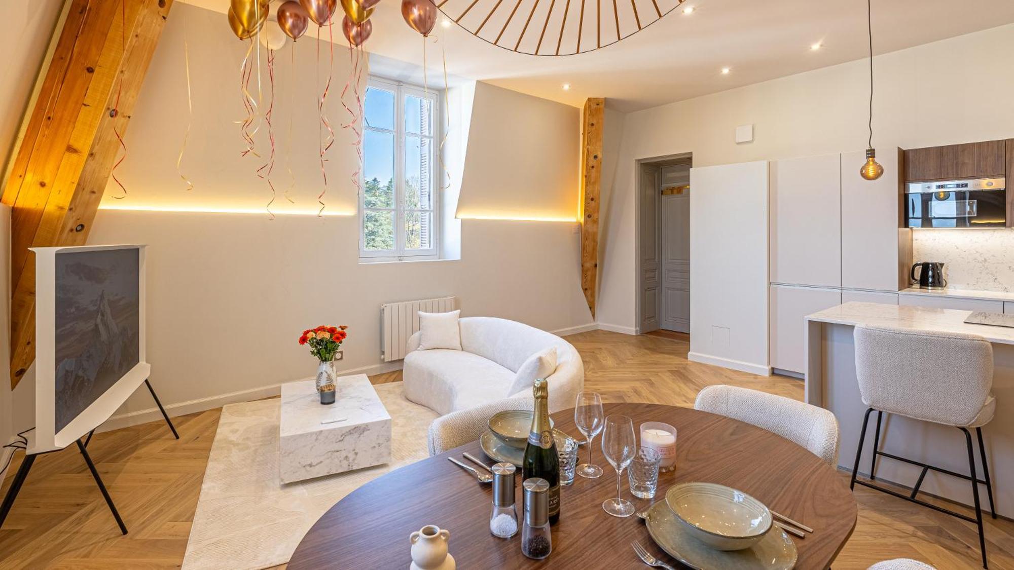 Apartment La Imperiale - Baignoire Balneotherapie - Palace Avec Vue Aix-les-Bains