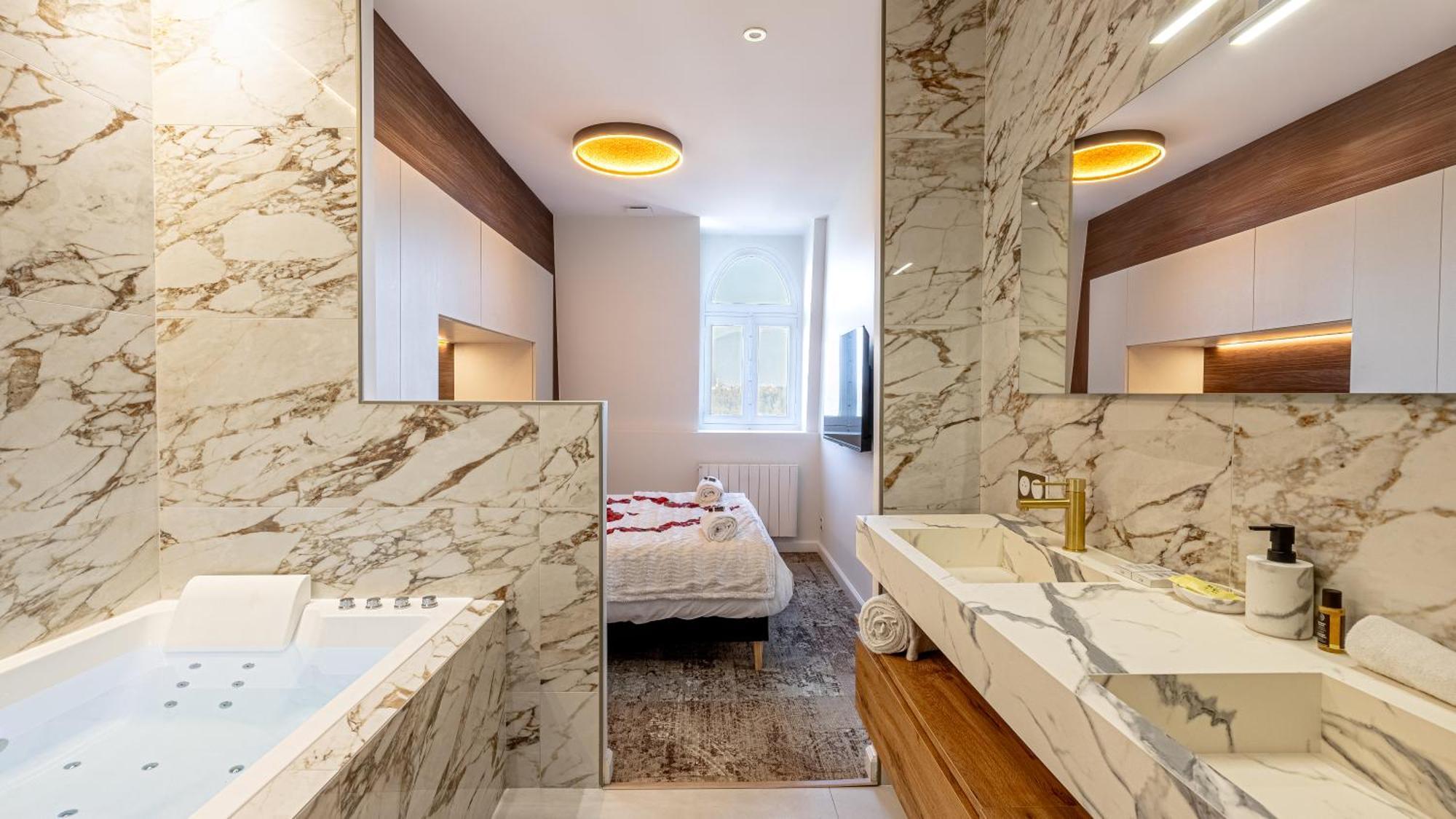 Apartment La Imperiale - Baignoire Balneotherapie - Palace Avec Vue Aix-les-Bains